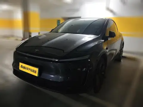 Tesla Model Y 2025