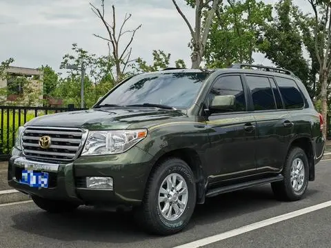 Toyota Land Cruiser 2010 — фото 1