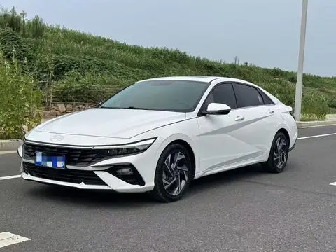 Hyundai Elantra 2023 — фото 1