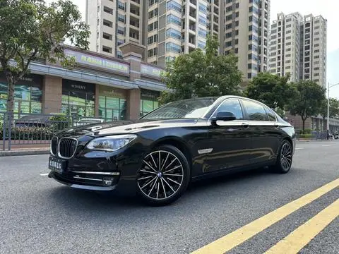 BMW 7 Series 2013 — фото 1