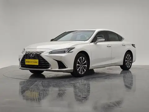 Lexus ES 2025