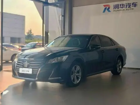 Toyota Crown 2015 — фото 1