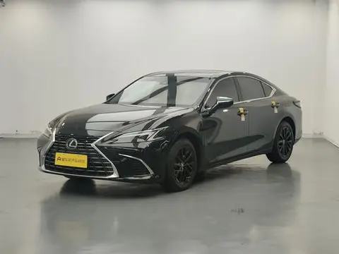 Lexus ES 2025