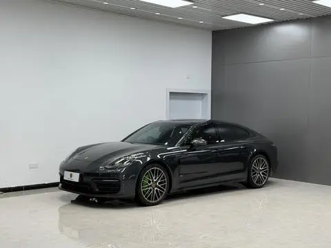 Porsche Panamera 2021