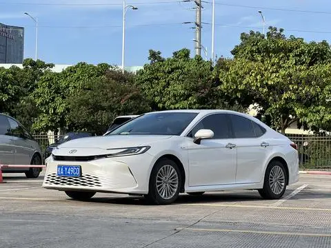 Toyota Camry 2024 — фото 1