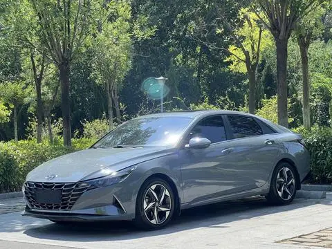 Hyundai Elantra 2022 — фото 1