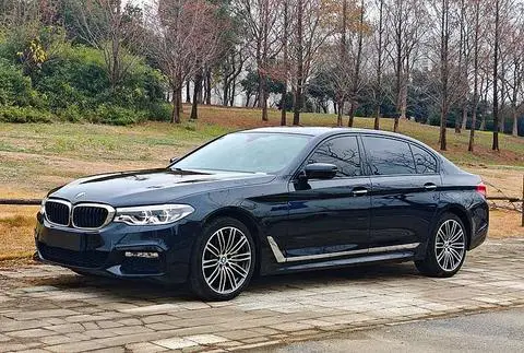 BMW 5 Series 2018 — фото 1