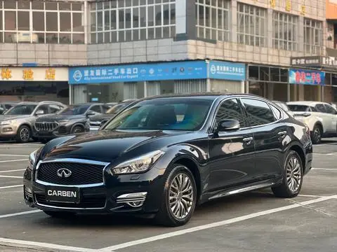 Infiniti Q70 2015