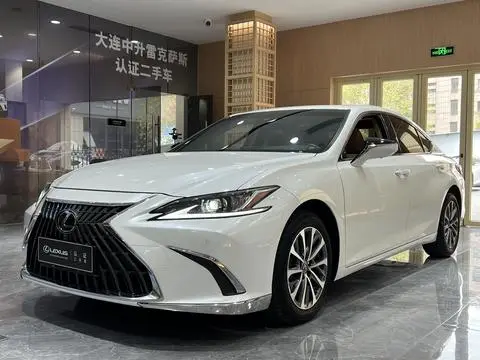 Lexus ES 2022