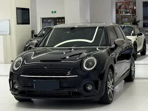MINI CLUBMAN 2023