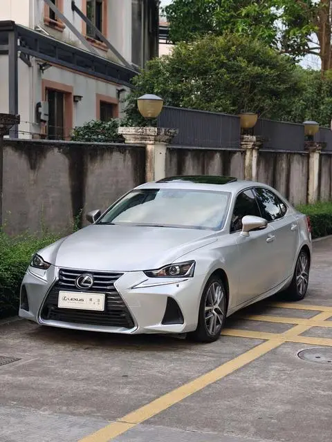 Lexus IS 2017