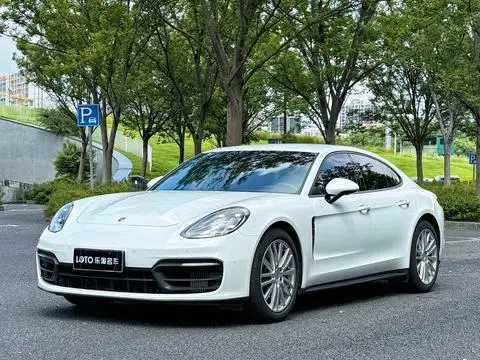 Porsche Panamera 2021