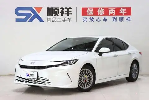 Toyota Camry 2024 — фото 1
