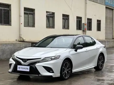 Toyota Camry 2018 — фото 1