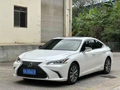 Lexus ES 2020