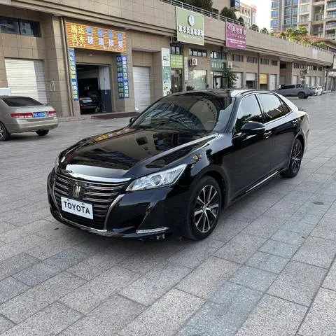 Toyota Crown 2018 — фото 1