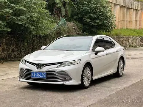 Toyota Camry 2019 — фото 1
