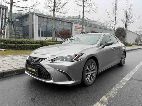 Lexus ES 2020