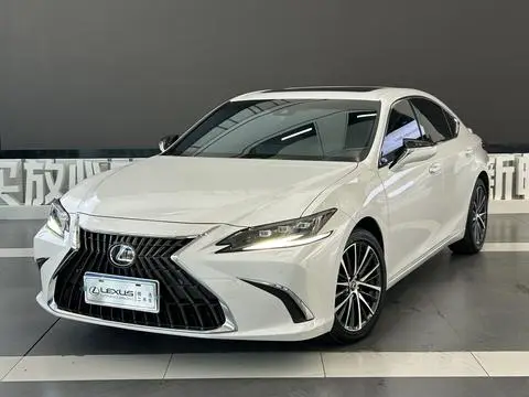 Lexus ES 2022