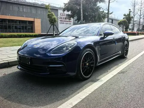 Porsche Panamera 2021