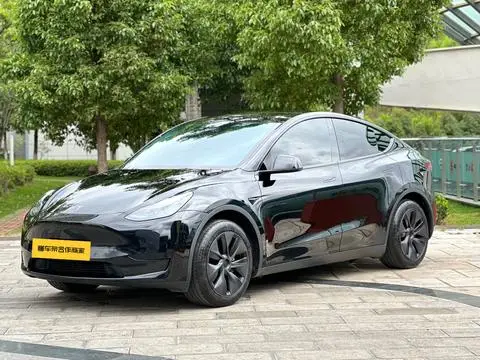 Tesla Model Y 2023 — фото 1