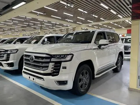 Toyota Land Cruiser 2023 — фото 1