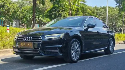 Audi A4L 2019 — фото 1
