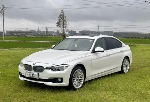 BMW 3 Series 2018 — фото 1