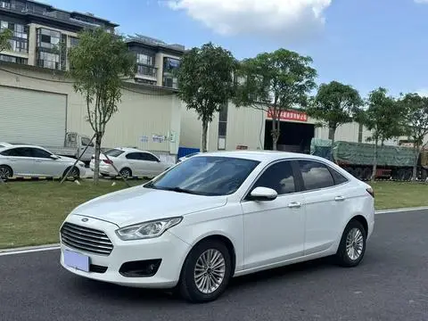 Ford Escort 2015 — фото 1