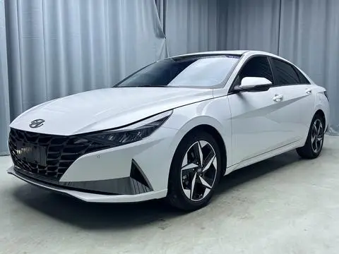 Hyundai Elantra 2022 — фото 1