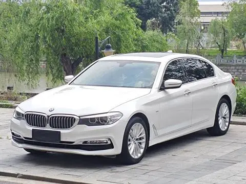 BMW 5 Series 2018 — фото 1