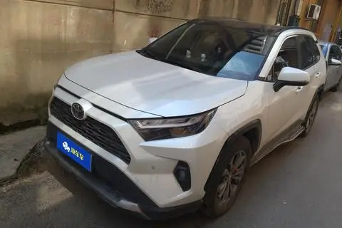 Toyota RAV4 2024 — фото 1