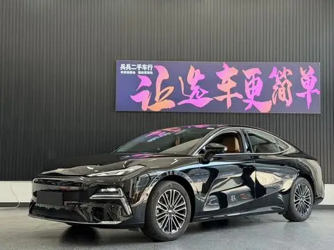 Geely 星耀8 PHEV 2025