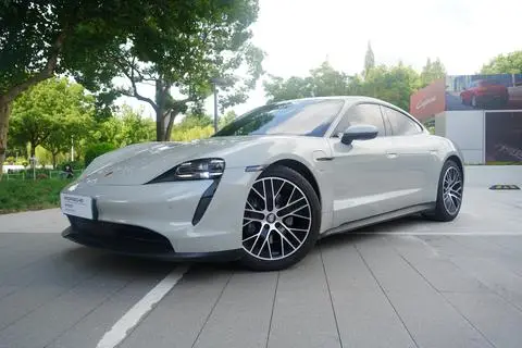 Porsche Taycan 2022