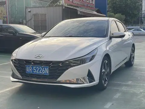 Hyundai Elantra 2022 — фото 1