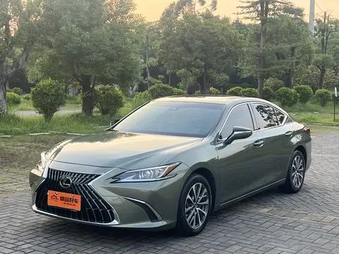 Lexus ES 2022