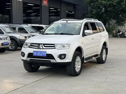 Mitsubishi 帕杰罗·劲畅 2013