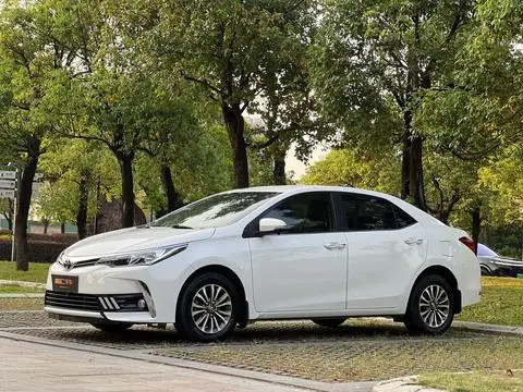 Toyota Corolla 2018 — фото 1