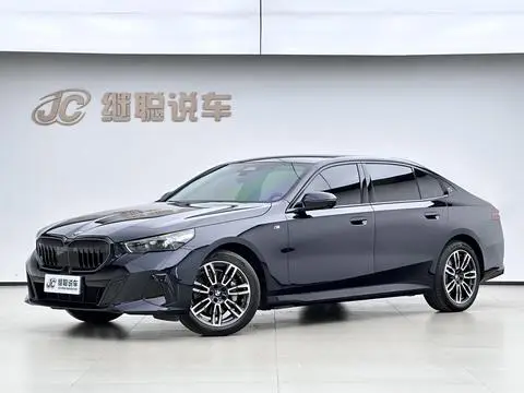 BMW 5 Series 2025 — фото 1