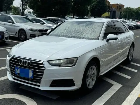 Audi A4L 2017 — фото 1