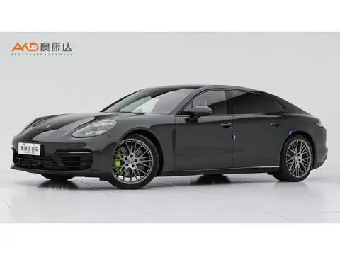 Porsche Panamera E-Hybrid 2023