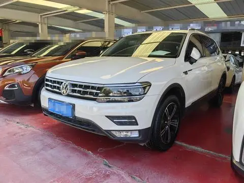 Volkswagen Tiguan L 2017 — фото 1