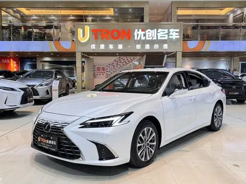 Lexus ES 2025