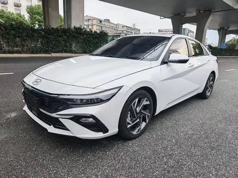 Hyundai Elantra 2023 — фото 1