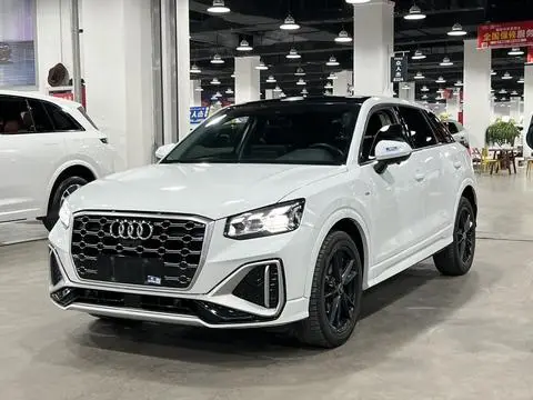 Audi Q2L 2022 — фото 1