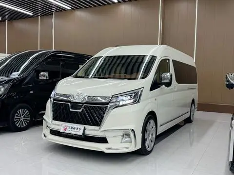 Toyota Hiace 2024 — фото 1