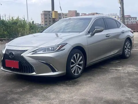 Lexus ES 2020