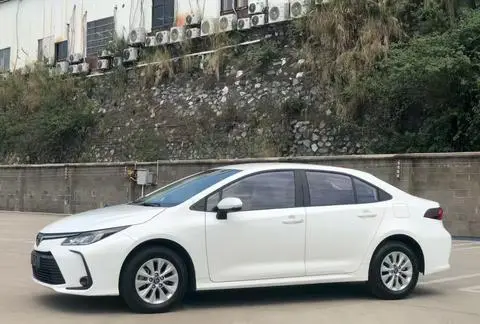 Toyota Corolla 2021 — фото 1