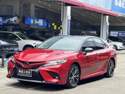 Toyota Camry 2019 — фото 1