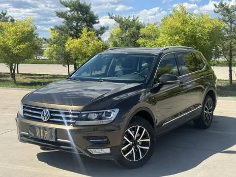 Volkswagen Tiguan L 2018 — фото 1